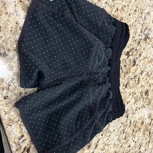 Lululemon shorts size 6 super cute!